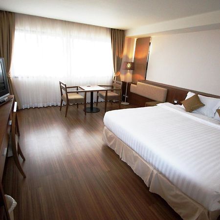 Hiran Residence Patong Esterno foto