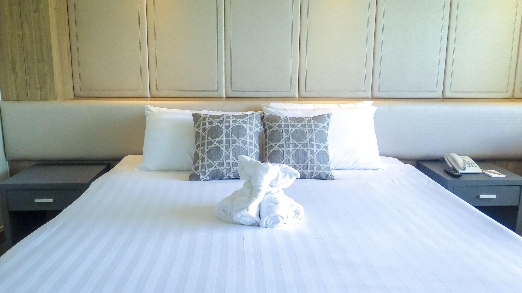 Hiran Residence Patong Esterno foto