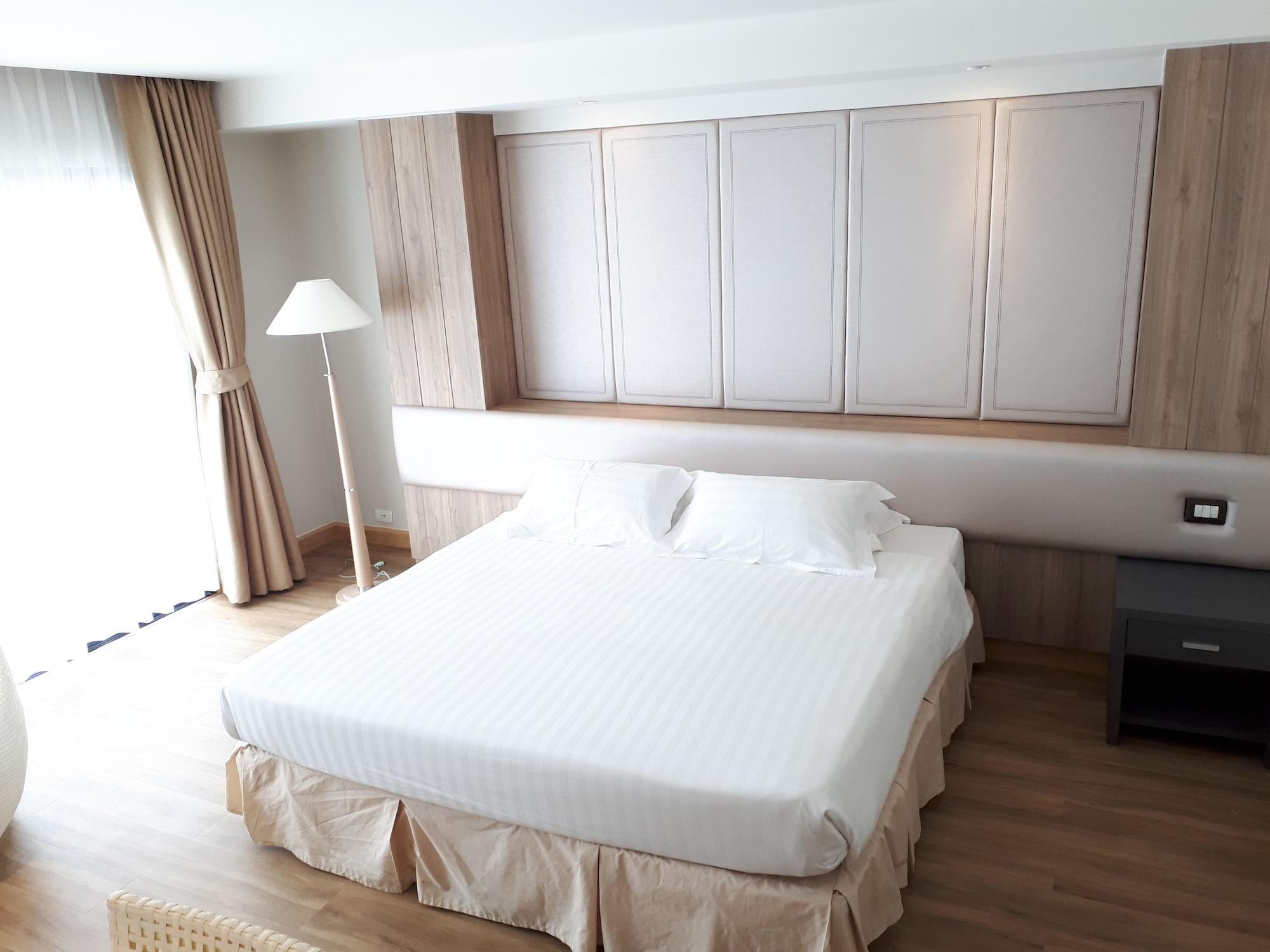 Hiran Residence Patong Esterno foto