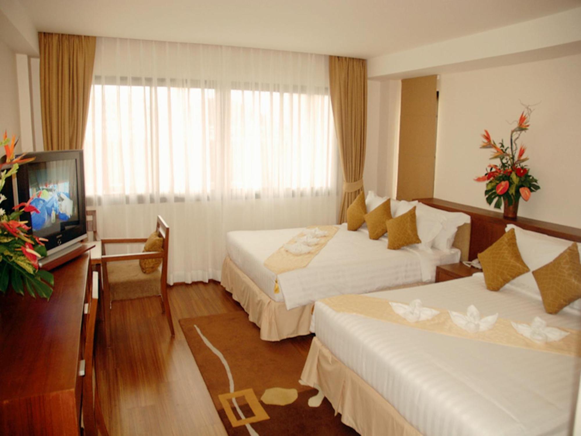 Hiran Residence Patong Esterno foto