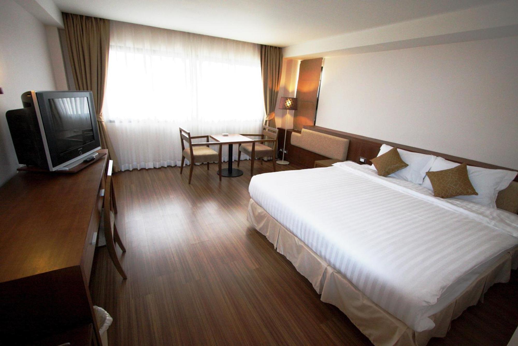 Hiran Residence Patong Esterno foto