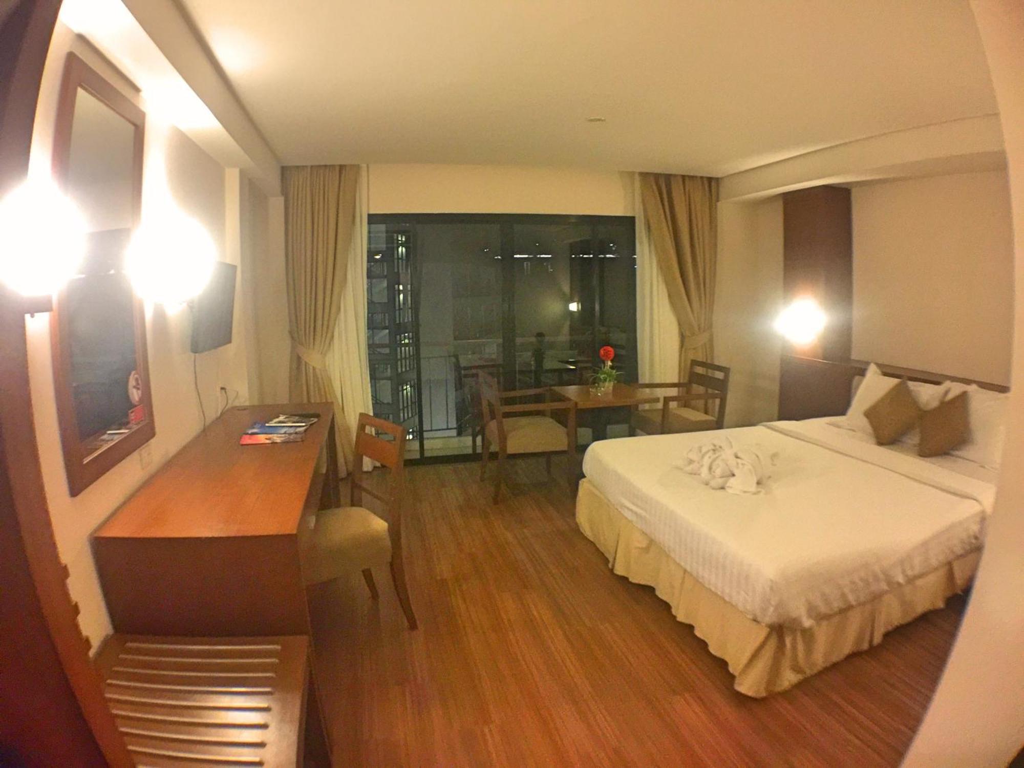 Hiran Residence Patong Esterno foto