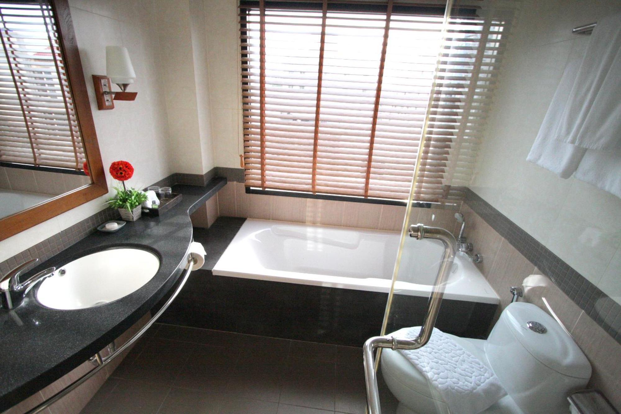 Hiran Residence Patong Esterno foto