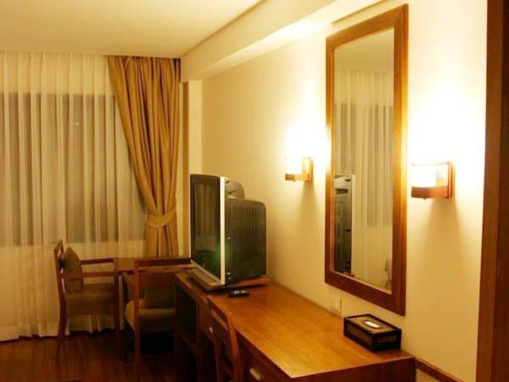 Hiran Residence Patong Esterno foto