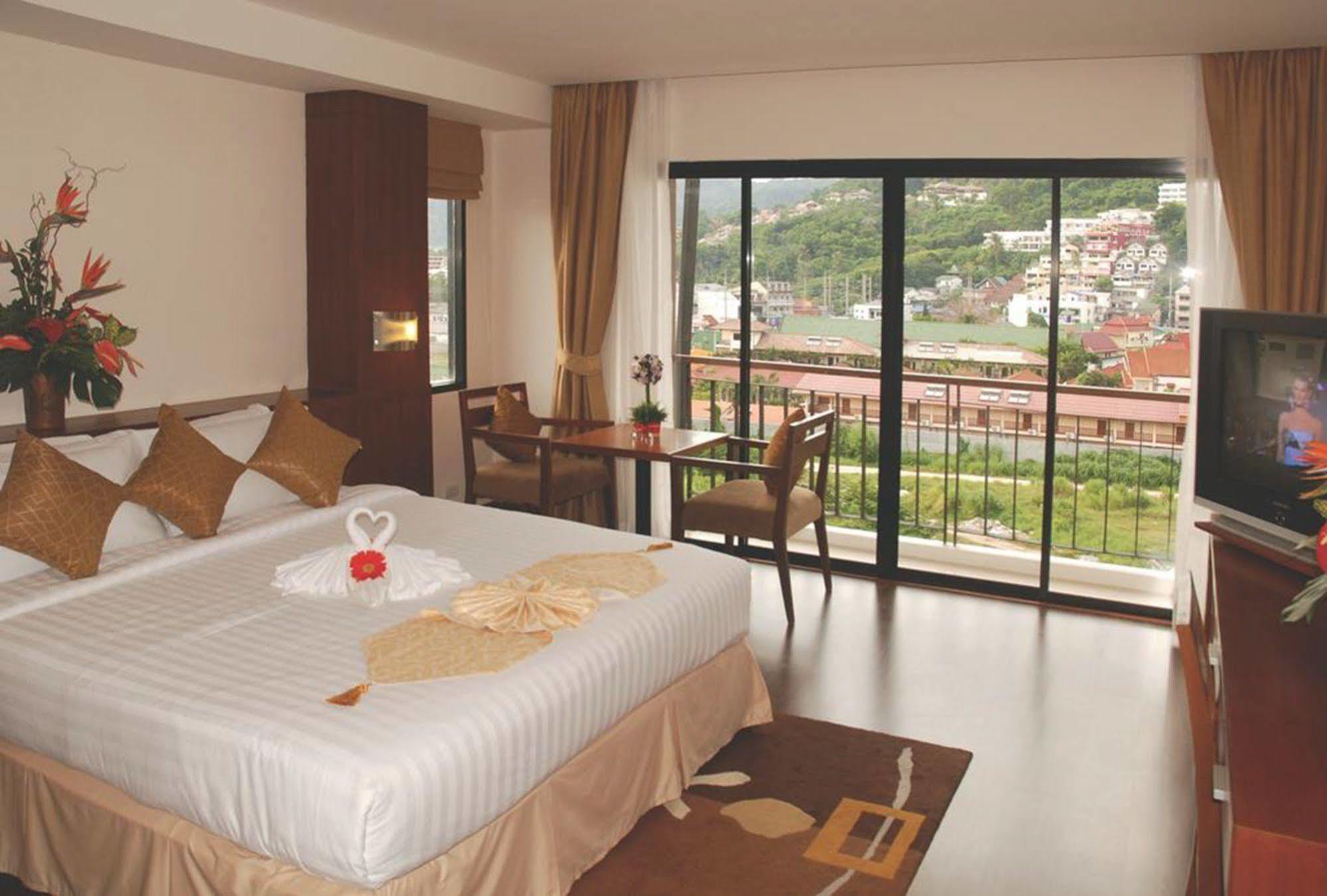 Hiran Residence Patong Esterno foto